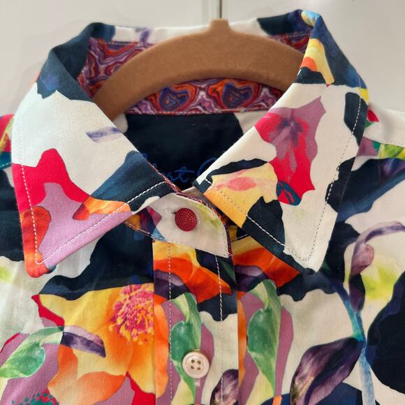 Robert Graham Women’s Floral Button Up Shirt Small Contrast Collar Cuffs - Picture 2 of 9